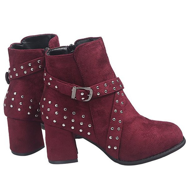 Ökoseemisnahast vabaajasaapad metallneetidega