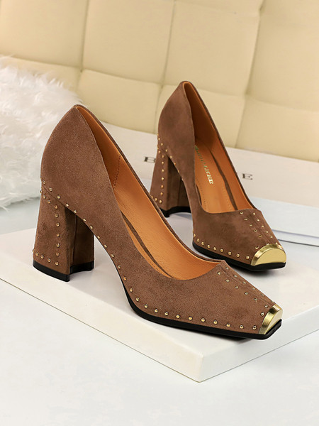 Elegantsed naiste kõrge kontsaga kingad metallelemendiga