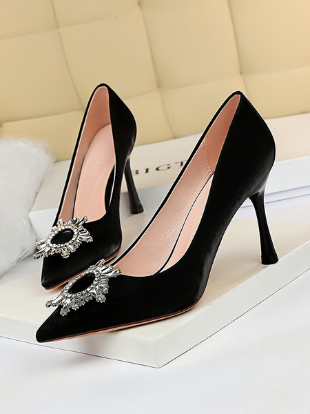 Elegantsed naiste kõrge kontsaga kingad läikiva metallelemendiga