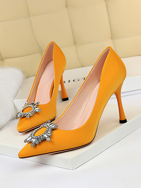 Elegantsed naiste kõrge kontsaga kingad läikiva metallelemendiga