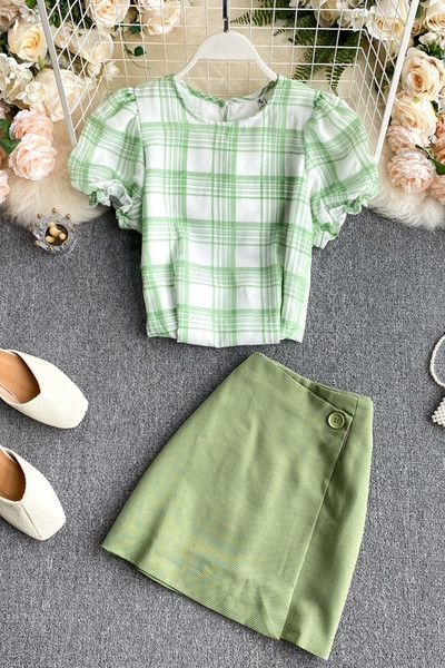 Zeleni ženski komplet bluza kratkih rukava i suknja