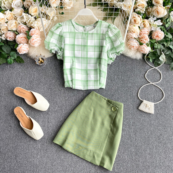 Zeleni ženski komplet bluza kratkih rukava i suknja