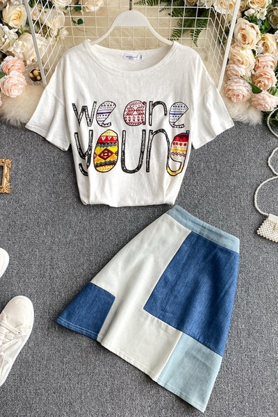 Naiste lühikeste varrukatega pluusi ja kõrge vöökohaga seeliku komplekt