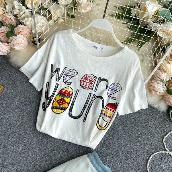 Naiste lühikeste varrukatega pluusi ja kõrge vöökohaga seeliku komplekt