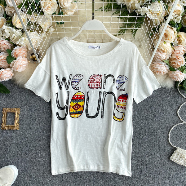 Naiste lühikeste varrukatega pluusi ja kõrge vöökohaga seeliku komplekt