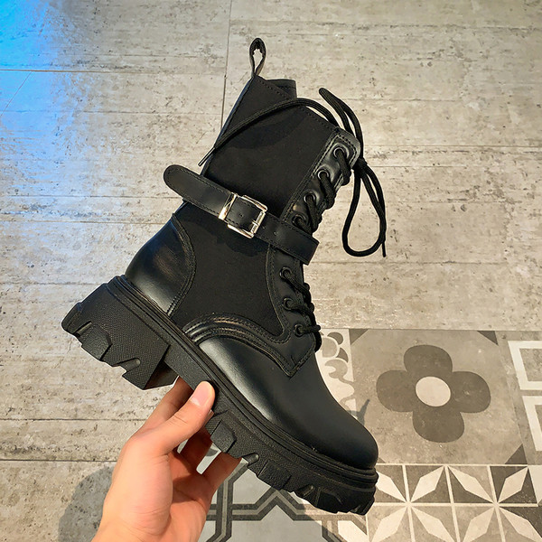 Musta värvi krobelise tallaga vabaaja naiste saapad