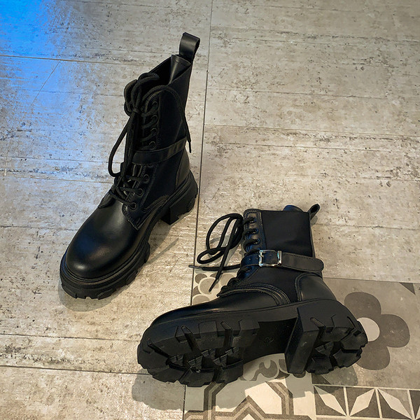 Musta värvi krobelise tallaga vabaaja naiste saapad