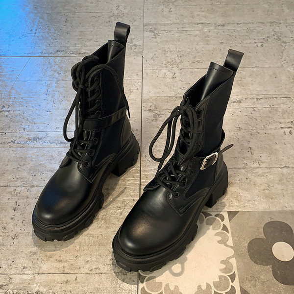 Musta värvi krobelise tallaga vabaaja naiste saapad