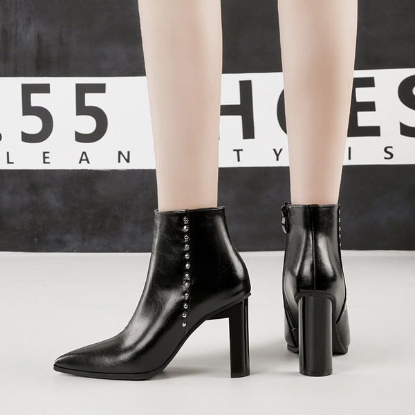 UUS tõmbluku ja metallelemendiga elegantsete naiste saapade mudel