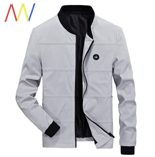 Meeste moodne vabaaja jakiga liibuv mudel