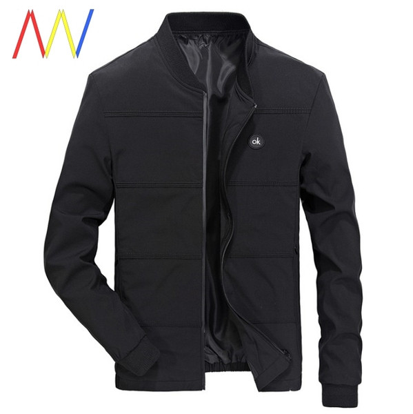 Meeste moodne vabaaja jakiga liibuv mudel