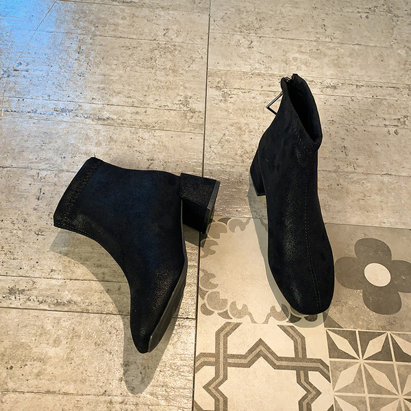 Stiilsed musta värvi 5 cm paksuse kontsaga naiste saapad