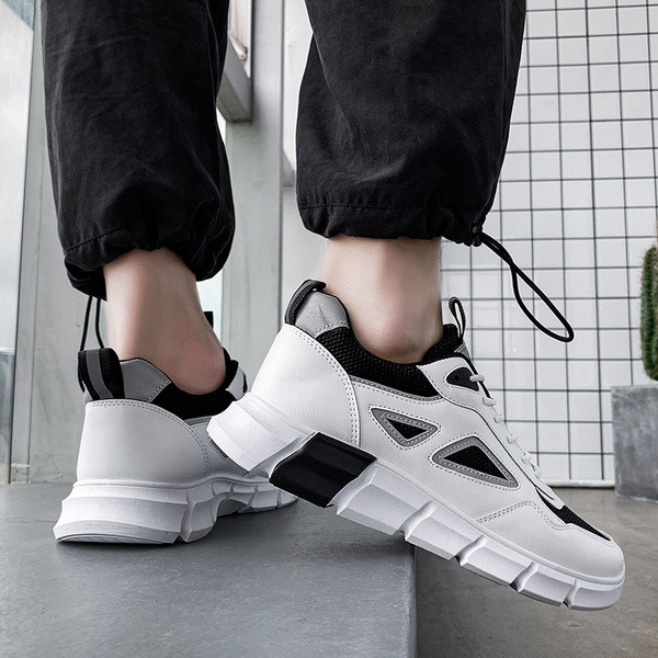 Meeste vabaaja tossud paelte ja embleemiga