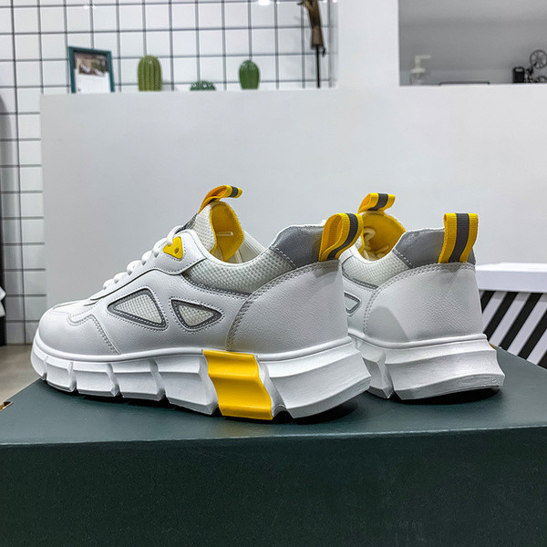 Meeste vabaaja tossud paelte ja embleemiga