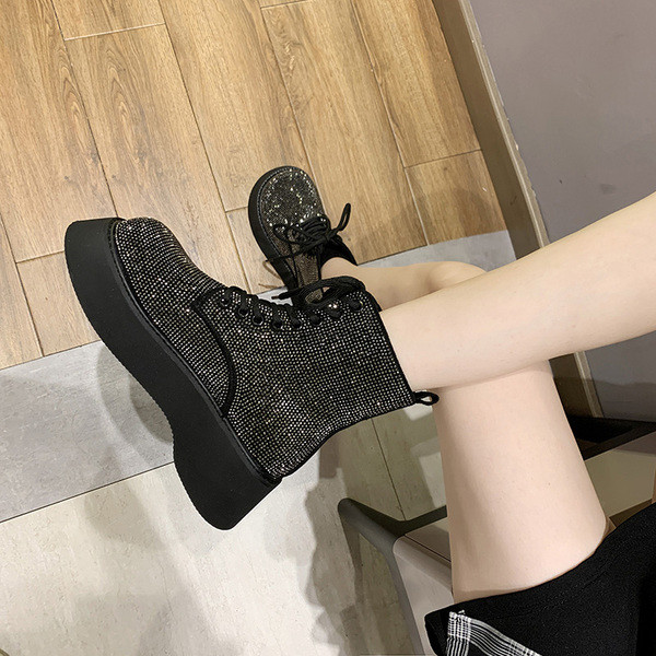 Uus kõrge talla ja kivikestega naiste saapad