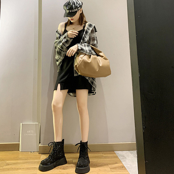 Uus kõrge talla ja kivikestega naiste saapad