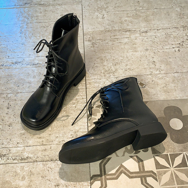 Naiste nahast saapad lameda talla ja paeltega