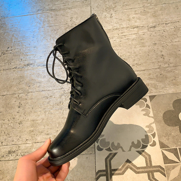 Naiste nahast saapad lameda talla ja paeltega