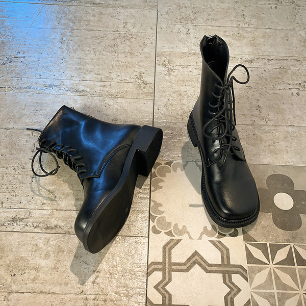 Naiste nahast saapad lameda talla ja paeltega