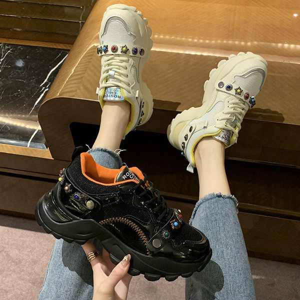 Kareda talla ja värviliste kividega aktuaalne naistemaraton