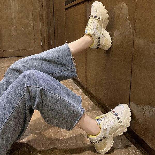 Kareda talla ja värviliste kividega aktuaalne naistemaraton