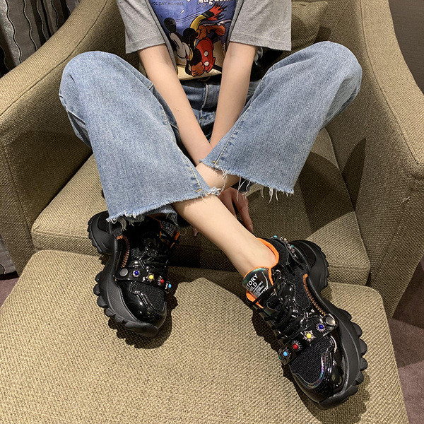 Kareda talla ja värviliste kividega aktuaalne naistemaraton