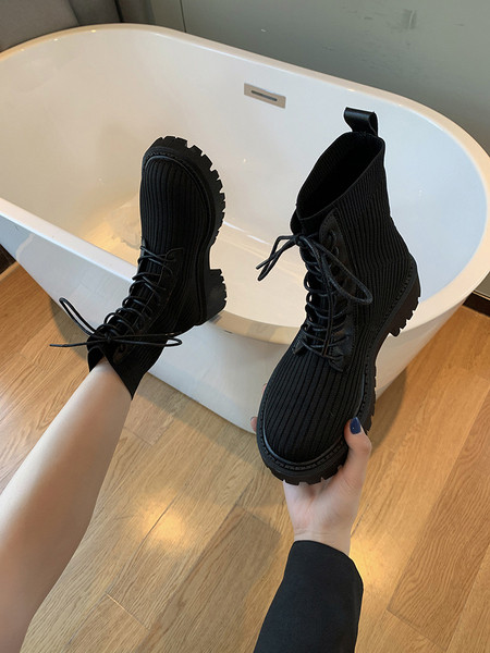 Musta värvi krobelise tallaga vabaaja naiste saapad