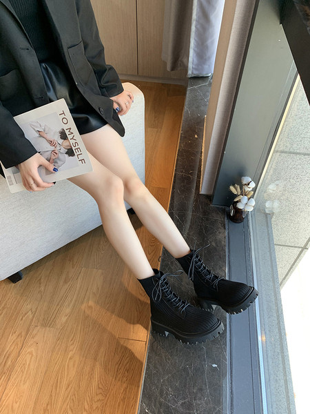 Musta värvi krobelise tallaga vabaaja naiste saapad