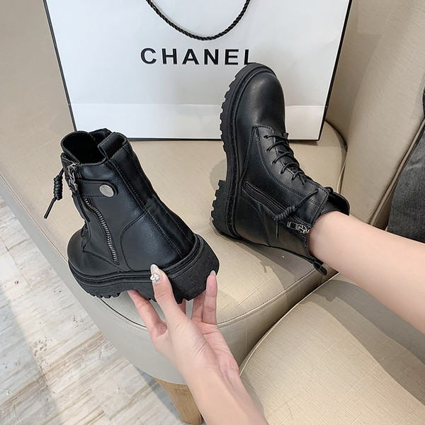 Kožne ženske čizme s patentnim zatvaračem sa strane