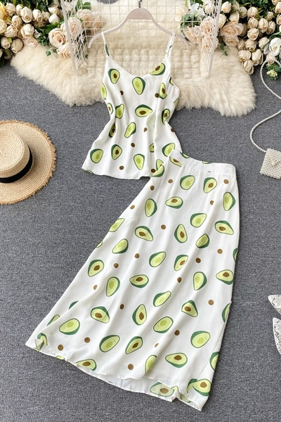 Modern női szett felső és hosszú szoknya avokádómintával