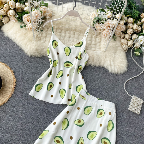 Modern női szett felső és hosszú szoknya avokádómintával