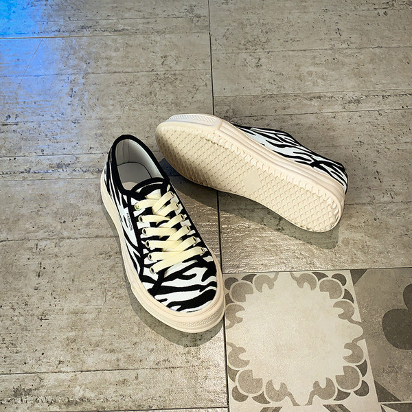 Női tornacipő lapos talppal és állatmintás - két modell