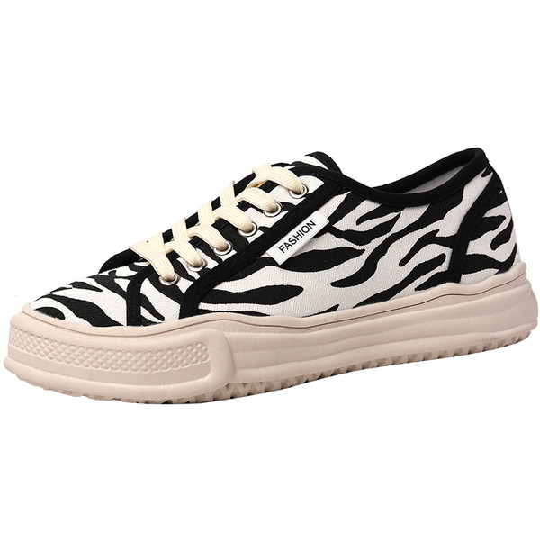 Női tornacipő lapos talppal és állatmintás - két modell