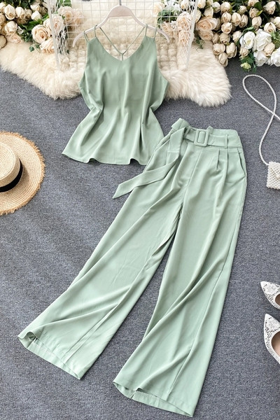 Női felső és széles nadrág szett övvel