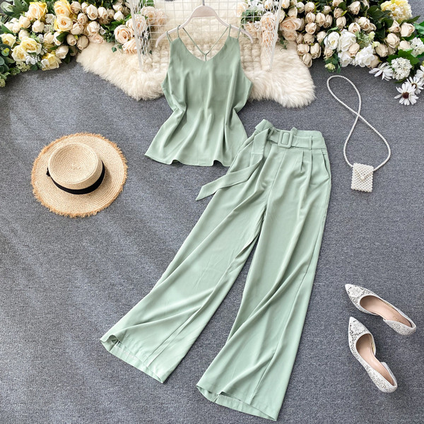 Női felső és széles nadrág szett övvel