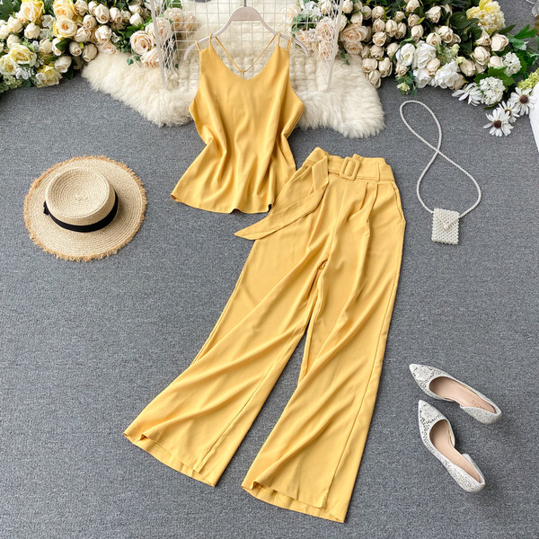 Női felső és széles nadrág szett övvel