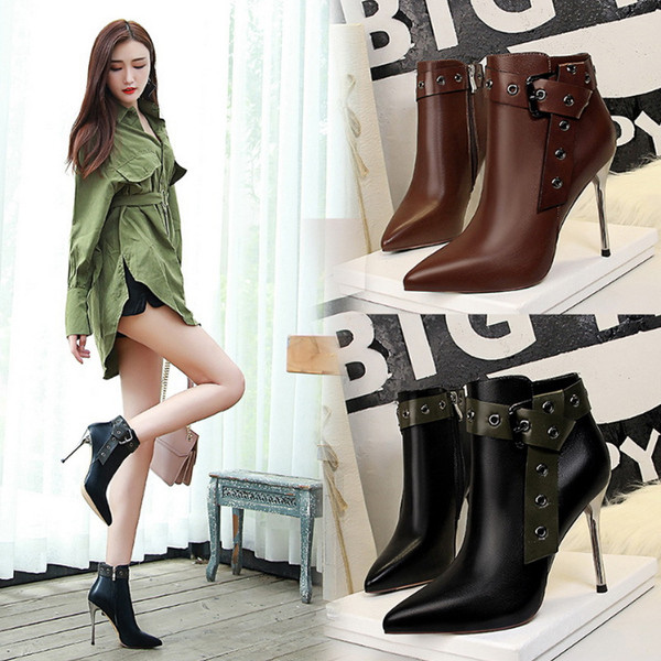 Elegáns női csizma csattal és vékony sarokkal