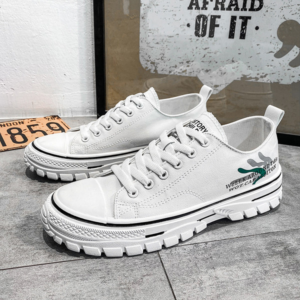 Alkalmi férfi tornacipő rátéttel és nyakkendővel