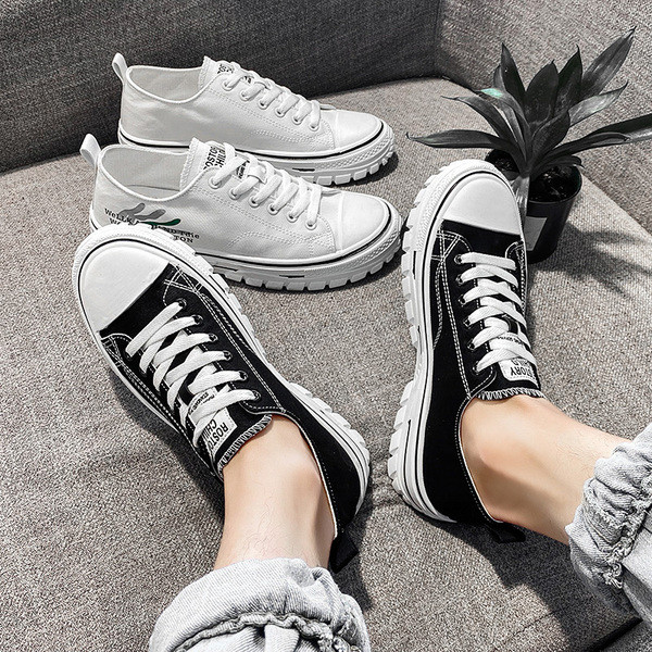 Alkalmi férfi tornacipő rátéttel és nyakkendővel