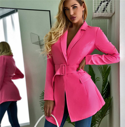 Модерно вталено палто с колан в розов цвят