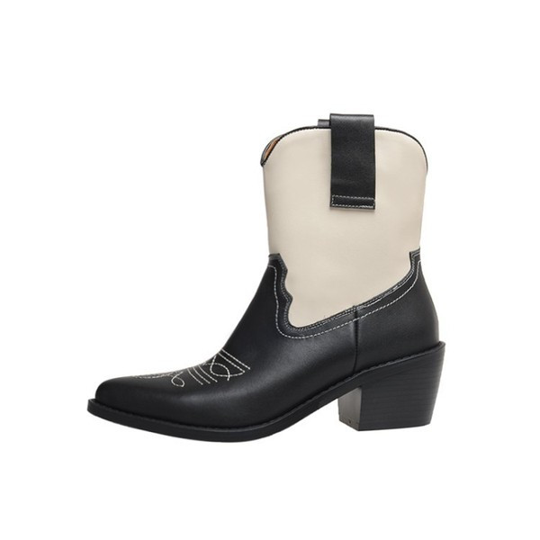 Cowboy csizma új modellje fekete-fehér hímzéssel