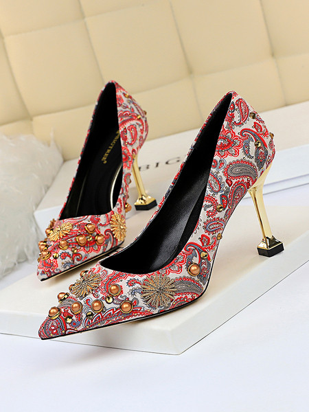 Elegáns női magassarkú cipő ÚJ modell fém elemmel, mintával