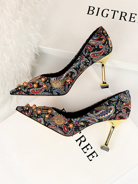 Elegáns női magassarkú cipő ÚJ modell fém elemmel, mintával