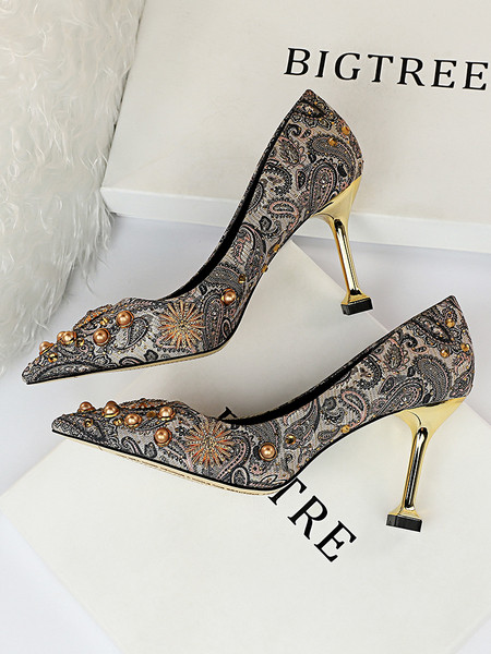 Elegáns női magassarkú cipő ÚJ modell fém elemmel, mintával