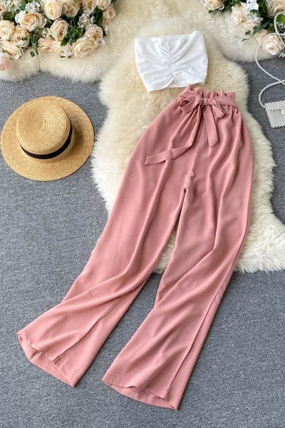 Modern női szett mellesebb és magas derekú nadrágból