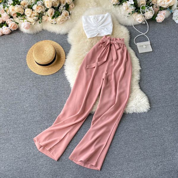 Modern női szett mellesebb és magas derekú nadrágból