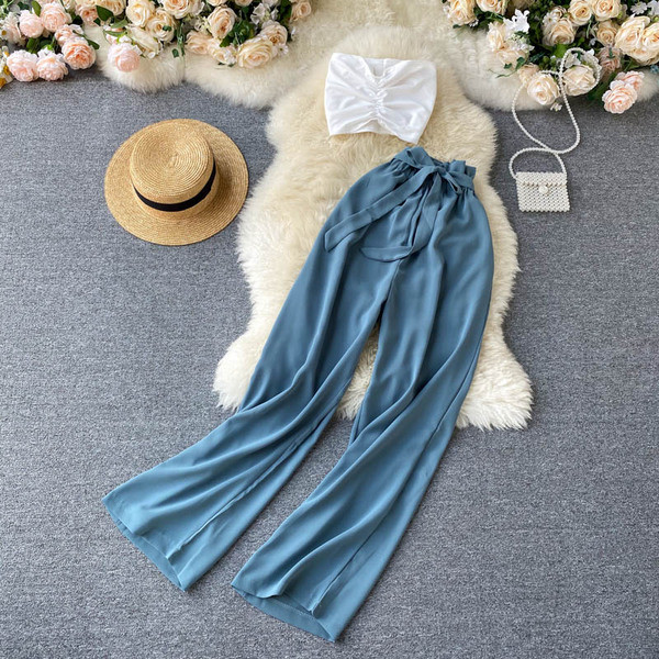 Modern női szett mellesebb és magas derekú nadrágból