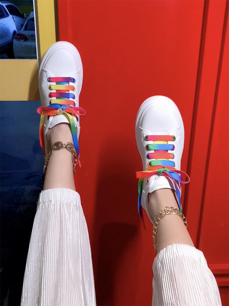 Női bőr tornacipő színes nyakkendőkkel