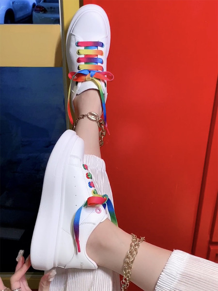 Női bőr tornacipő színes nyakkendőkkel