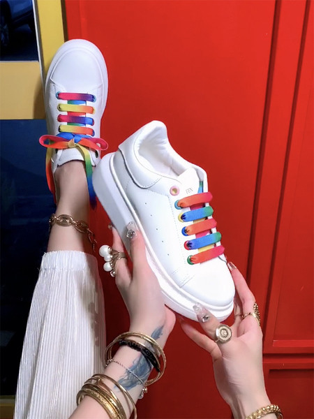 Női bőr tornacipő színes nyakkendőkkel